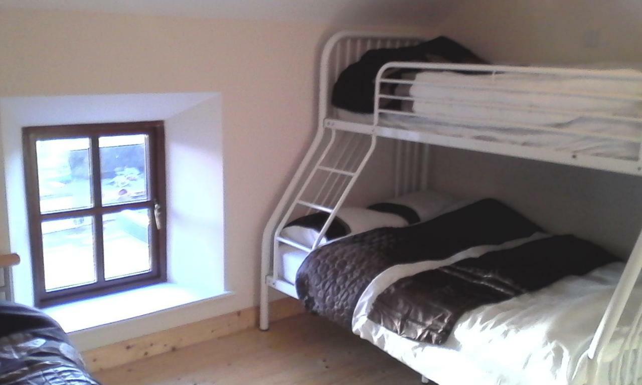 Clonmore Green Adventure Ecohostel מראה חיצוני תמונה